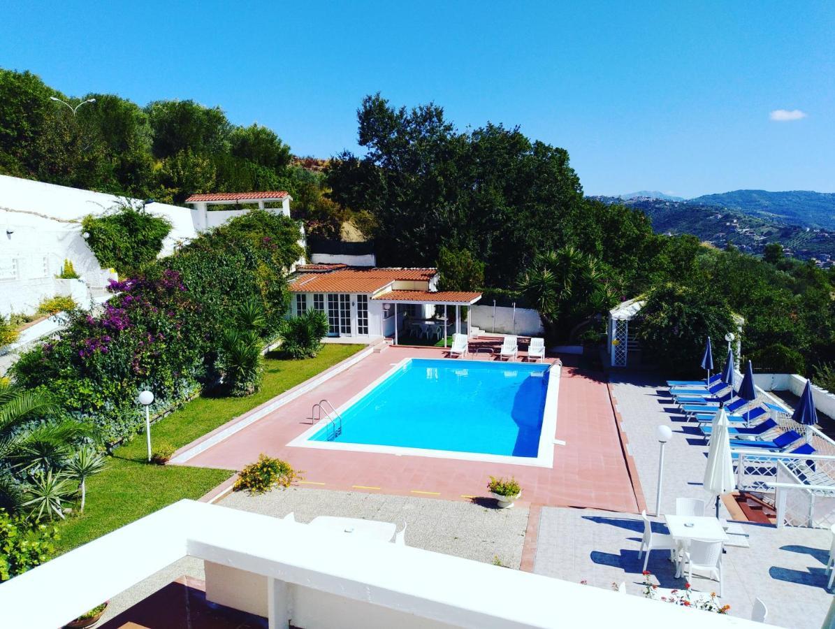 Villa Milena Apartments & Rooms Agropoli Bagian luar foto