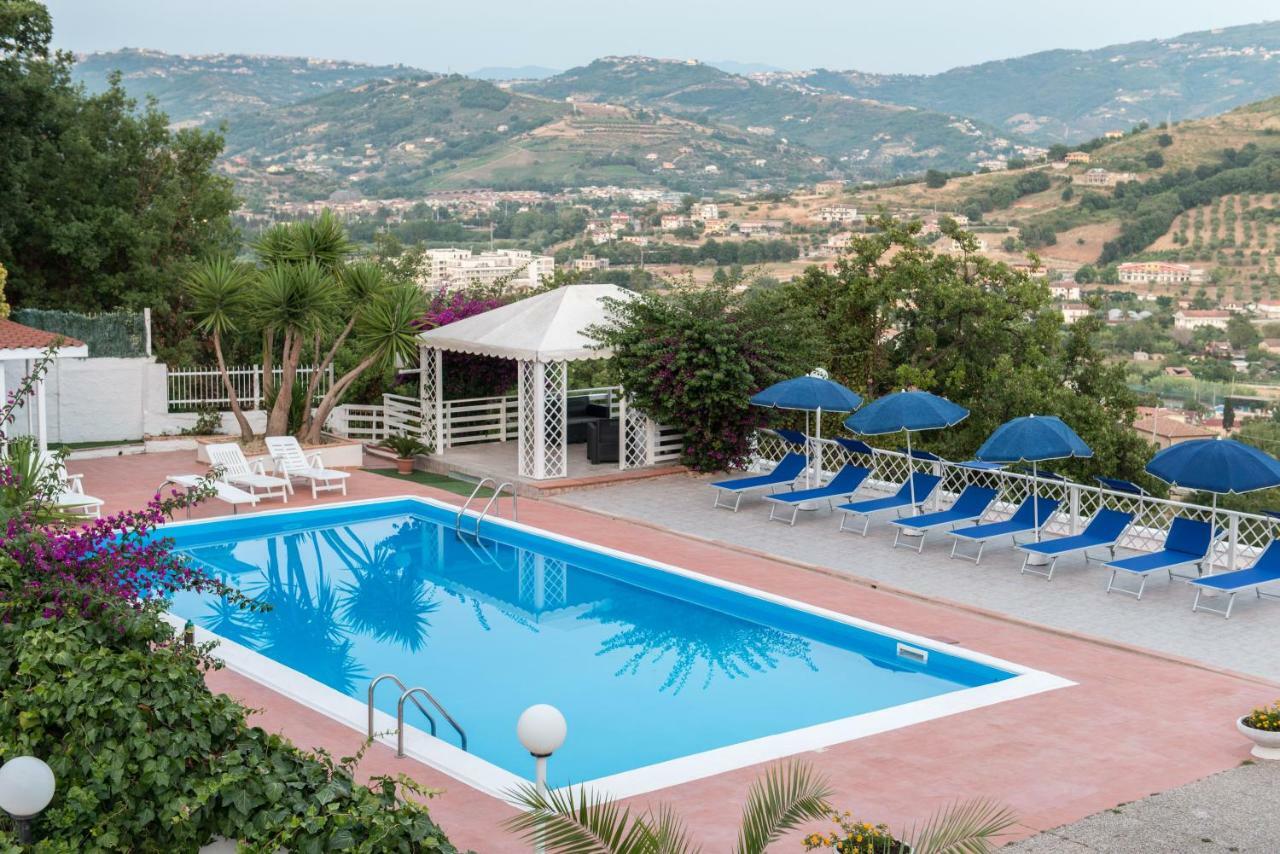 Villa Milena Apartments & Rooms Agropoli Bagian luar foto